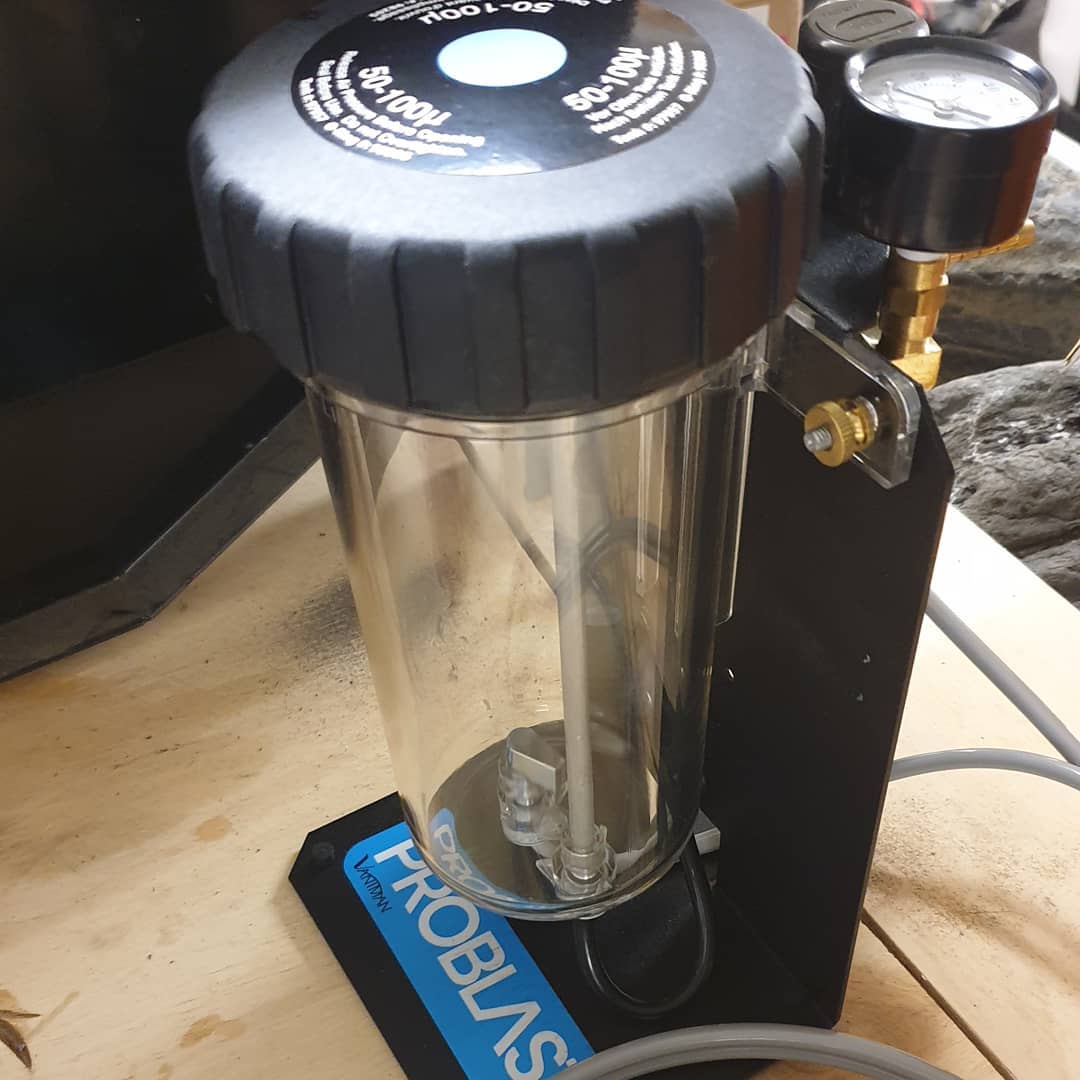 Im just about ready to give my air abrasion setup a go! Just a bit of plumbing still to do and then it's ready to rock. I've gone with the Vaniman Problast and I'm going to start with the softest media until I find something that works well for the fossils we find here.

Between the air scribe, acid and air abrasion I should be able to tackle some of the trickier fossils 🤞

First up is this bone cluster that just won't play nicely with the acid. 

   