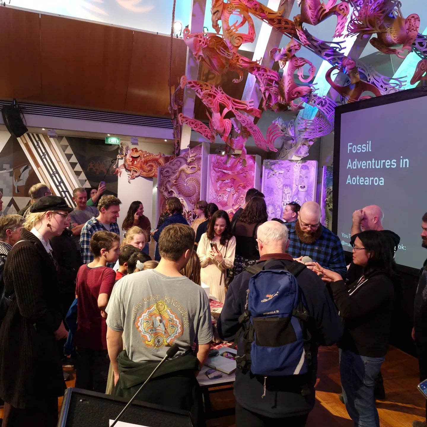 I had a great time talking about fossils at Te Papa tonight, thanks to everyone who came out to listen! A huge thanks to the team at Te Papa for organising everything and to the sign language people for doing an amazing job. 

    